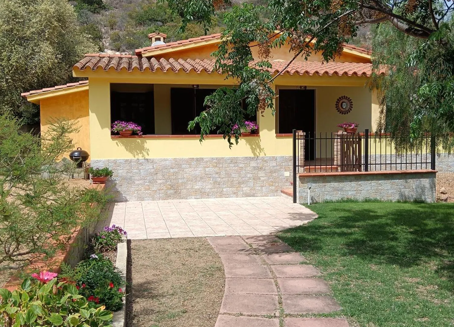 Villa Magnolia contacts